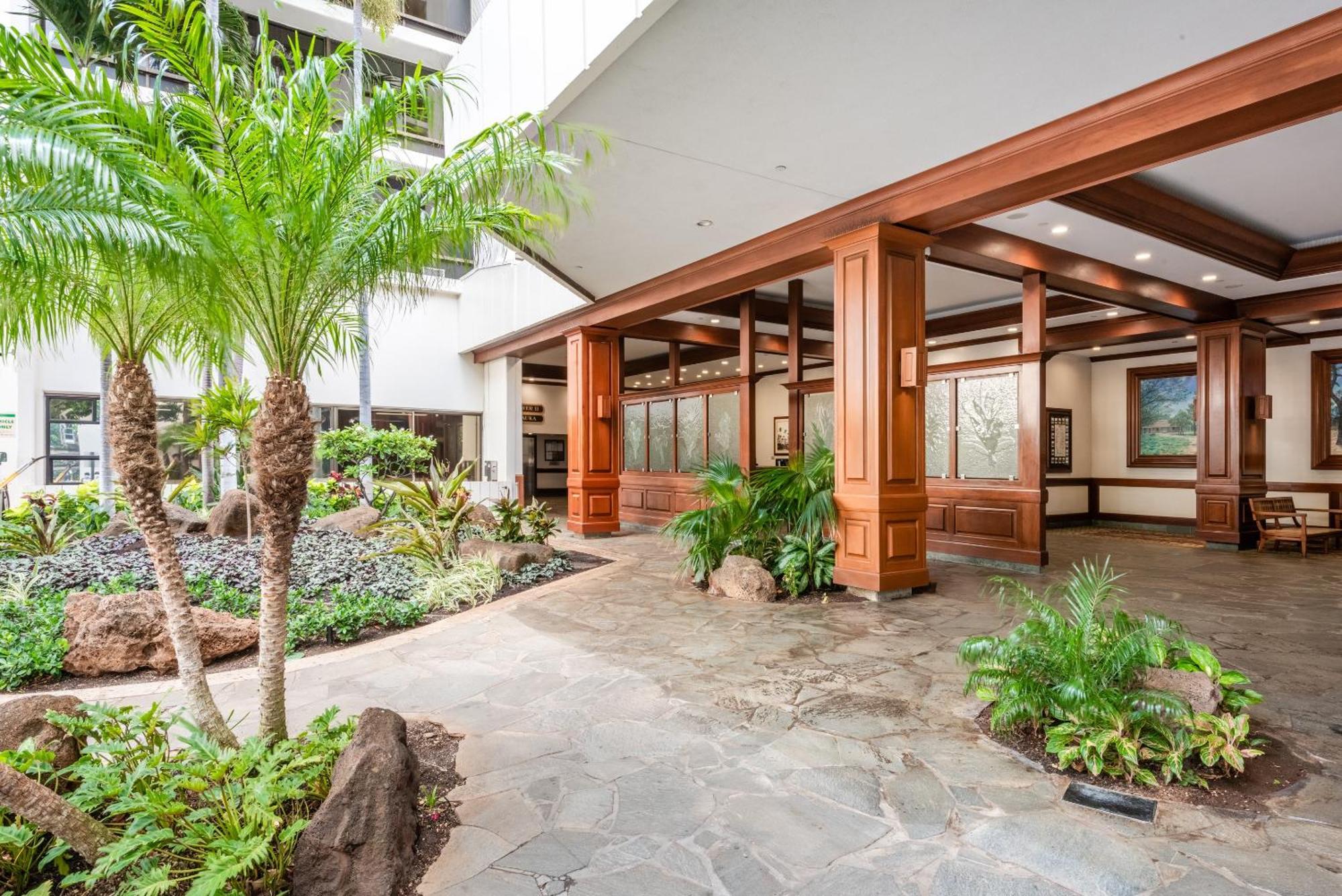 Spacious 14th Floor Corner Suite, Partial Diamond Head And Ocean Views With Free Parking! Apartment