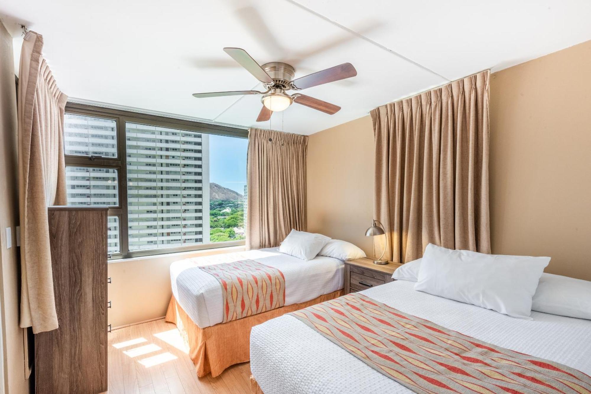 Spacious 14th Floor Corner Suite, Partial Diamond Head And Ocean Views With Free Parking! Apartment *