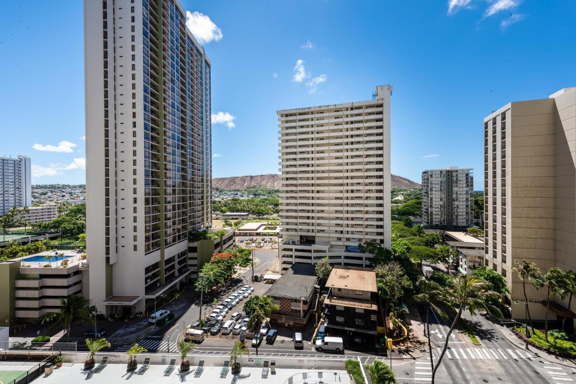 Spacious 14th Floor Corner Suite, Partial Diamond Head And Ocean Views With Free Parking! Apartment Honolulu